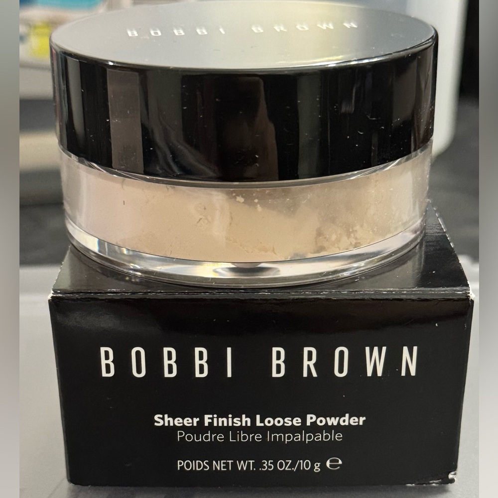 Bobbi Brown Sheer Finish Loose Powder in Soft Porcelain